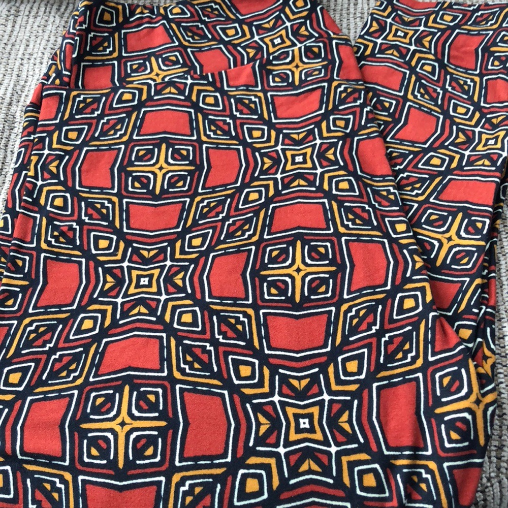 LulaRoe Tall and Curvy Leggings